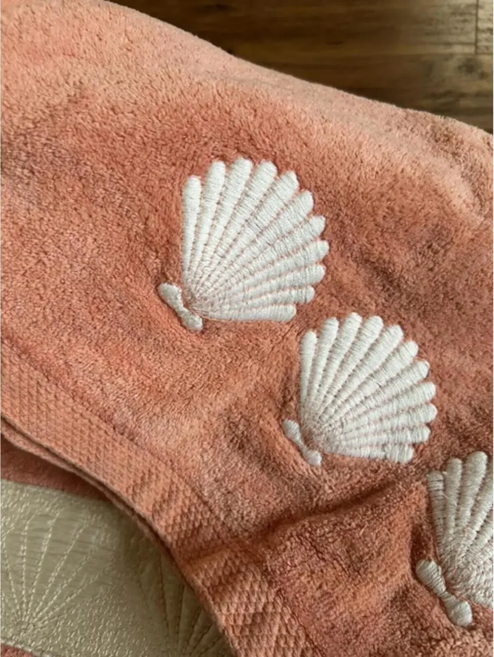Set of 2 Bath Towels & 2 Hand Towels Coral Pink with White Seashell Embroidery